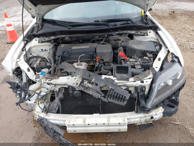 44951756 :رقم المزاد ، 1HGCT1B34FA010200 vin ، 2015 Honda Accord Lx-s مزاد بيع