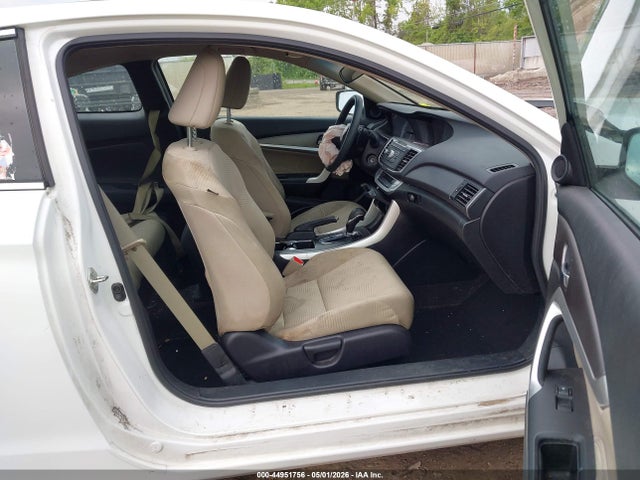 44951756 :رقم المزاد ، 1HGCT1B34FA010200 vin ، 2015 Honda Accord Lx-s مزاد بيع