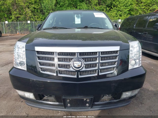 44951862 :رقم المزاد ، 1GYS4HEF0BR226735 vin ، 2011 Cadillac Escalade Esv Luxury مزاد بيع
