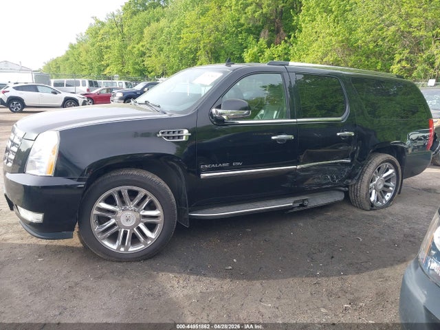44951862 :رقم المزاد ، 1GYS4HEF0BR226735 vin ، 2011 Cadillac Escalade Esv Luxury مزاد بيع
