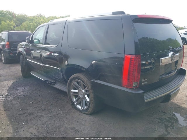 44951862 :رقم المزاد ، 1GYS4HEF0BR226735 vin ، 2011 Cadillac Escalade Esv Luxury مزاد بيع