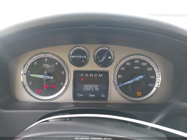 44951862 :رقم المزاد ، 1GYS4HEF0BR226735 vin ، 2011 Cadillac Escalade Esv Luxury مزاد بيع