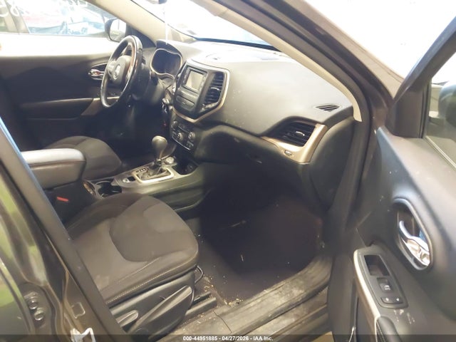 44951885 :رقم المزاد ، 1C4PJMCB5HW638785 vin ، 2017 Jeep Cherokee Latitude 4x4 مزاد بيع