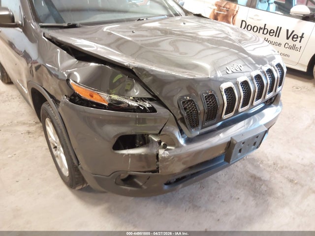 44951885 :رقم المزاد ، 1C4PJMCB5HW638785 vin ، 2017 Jeep Cherokee Latitude 4x4 مزاد بيع