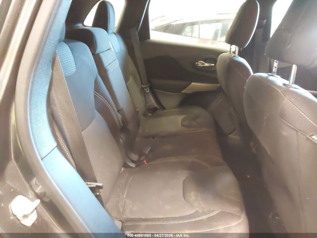 44951885 :رقم المزاد ، 1C4PJMCB5HW638785 vin ، 2017 Jeep Cherokee Latitude 4x4 مزاد بيع