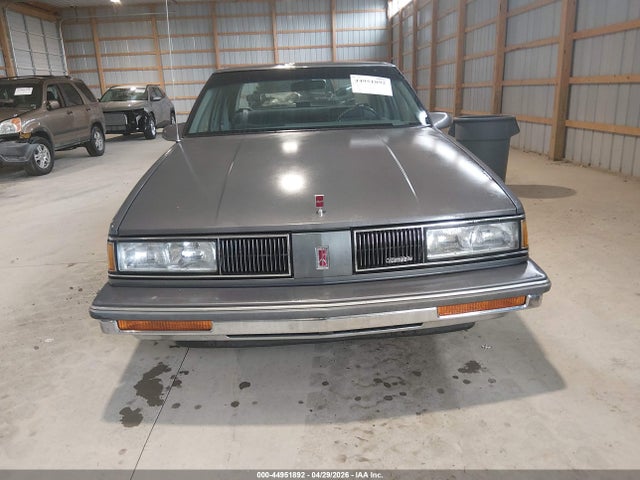 1988 Oldsmobile Delta 88 Royale მანქანა იყიდება აუქციონზე, vin: 1G3HN54C9JW370836, აუქციონის ნომერი: 44951892