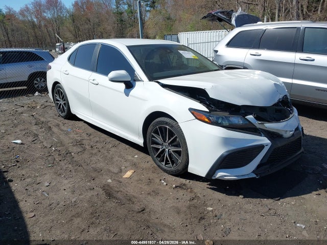 44951937 :رقم المزاد ، 4T1G11AK4MU443974 vin ، 2021 Toyota Camry Se مزاد بيع