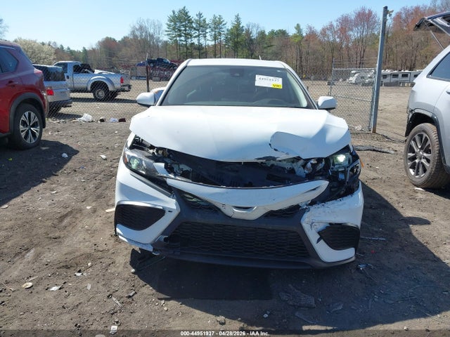 44951937 :رقم المزاد ، 4T1G11AK4MU443974 vin ، 2021 Toyota Camry Se مزاد بيع