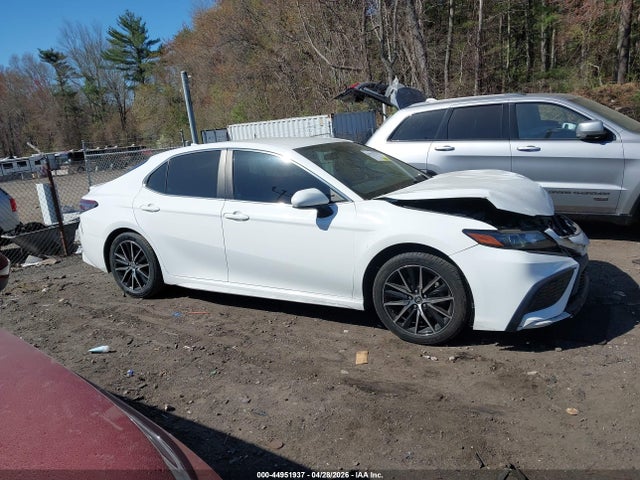 44951937 :رقم المزاد ، 4T1G11AK4MU443974 vin ، 2021 Toyota Camry Se مزاد بيع