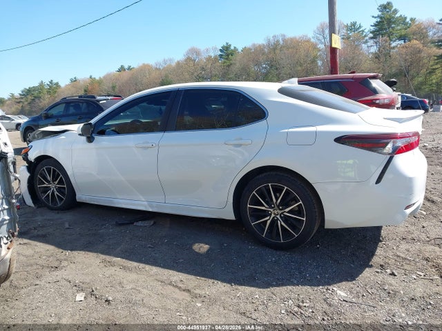 44951937 :رقم المزاد ، 4T1G11AK4MU443974 vin ، 2021 Toyota Camry Se مزاد بيع