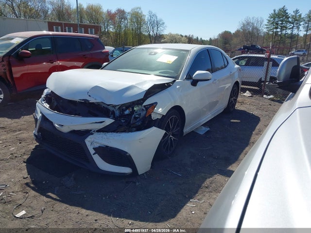 44951937 :رقم المزاد ، 4T1G11AK4MU443974 vin ، 2021 Toyota Camry Se مزاد بيع