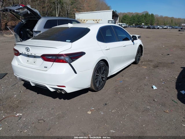 44951937 :رقم المزاد ، 4T1G11AK4MU443974 vin ، 2021 Toyota Camry Se مزاد بيع
