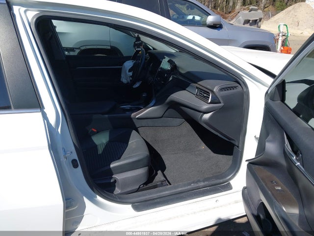 44951937 :رقم المزاد ، 4T1G11AK4MU443974 vin ، 2021 Toyota Camry Se مزاد بيع