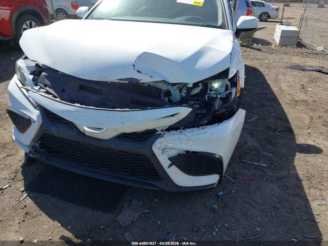 44951937 :رقم المزاد ، 4T1G11AK4MU443974 vin ، 2021 Toyota Camry Se مزاد بيع