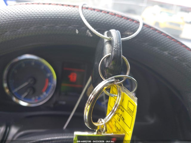 2T1BURHE6JC003820 Toyota COROLLA LE