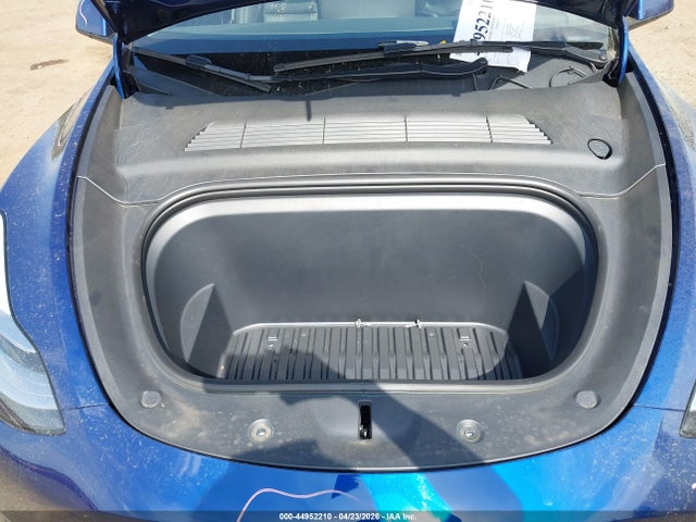 2022 Tesla Model Y Long Range Dual Motor All-wheel Drive მანქანა იყიდება აუქციონზე, vin: 7SAYGAEE0NF393129, აუქციონის ნომერი: 44952210