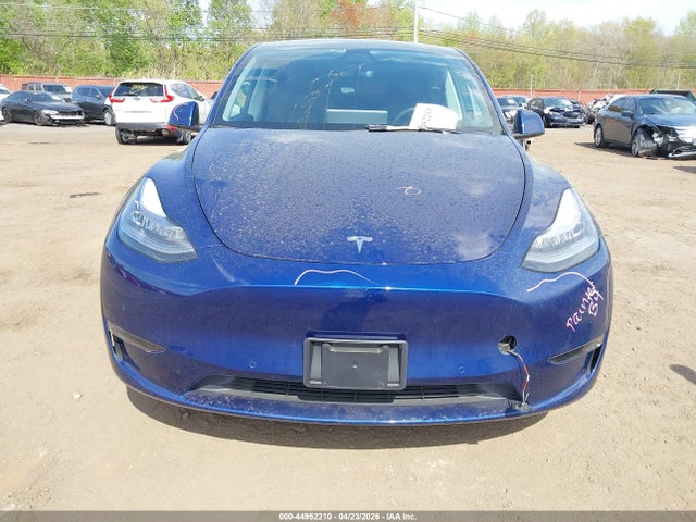 2022 Tesla Model Y Long Range Dual Motor All-wheel Drive მანქანა იყიდება აუქციონზე, vin: 7SAYGAEE0NF393129, აუქციონის ნომერი: 44952210