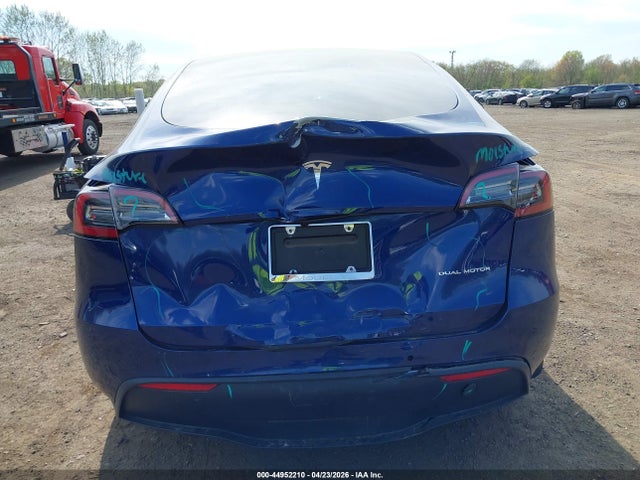 2022 Tesla Model Y Long Range Dual Motor All-wheel Drive მანქანა იყიდება აუქციონზე, vin: 7SAYGAEE0NF393129, აუქციონის ნომერი: 44952210