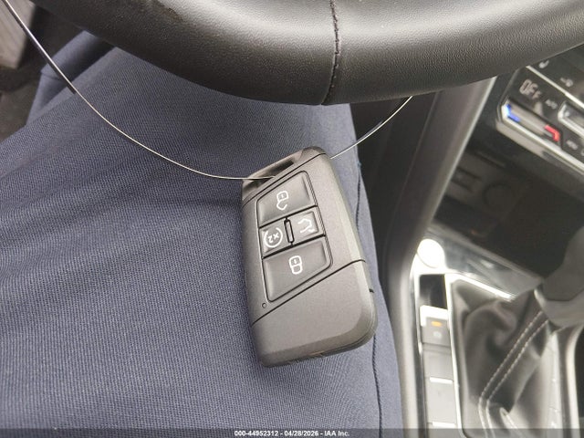 Продажа на аукционе авто 2025 Volkswagen Taos 1.5t Se Black, vin: 3VV2C7B21SM054884, номер лота: 44952312