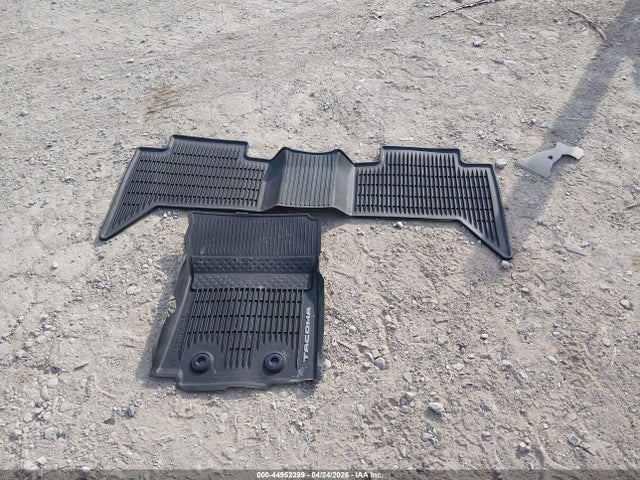 3TMCZ5AN3KM213695 Toyota Tacoma Trd Off Road