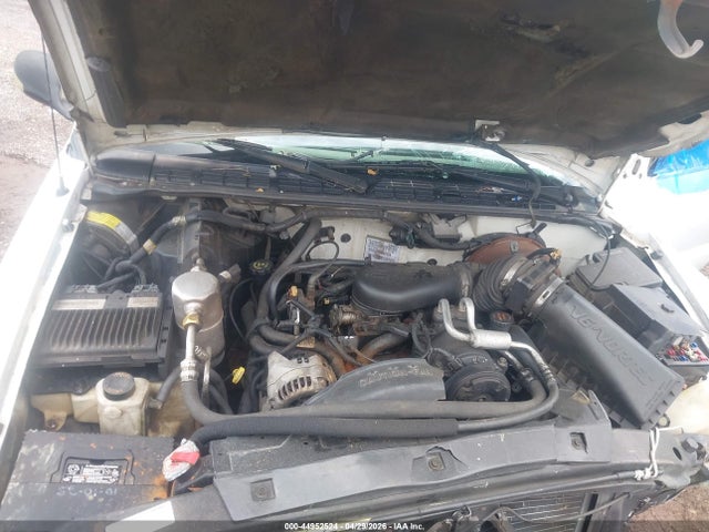 44952524 :رقم المزاد ، 1GCCS14X3W8242179 vin ، 1998 Chevrolet S-10 Fleetside مزاد بيع