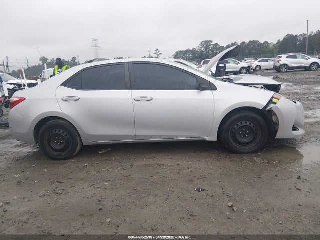 Toyota COROLLA LE 2018 5YFBURHE5JP770526 Image 13