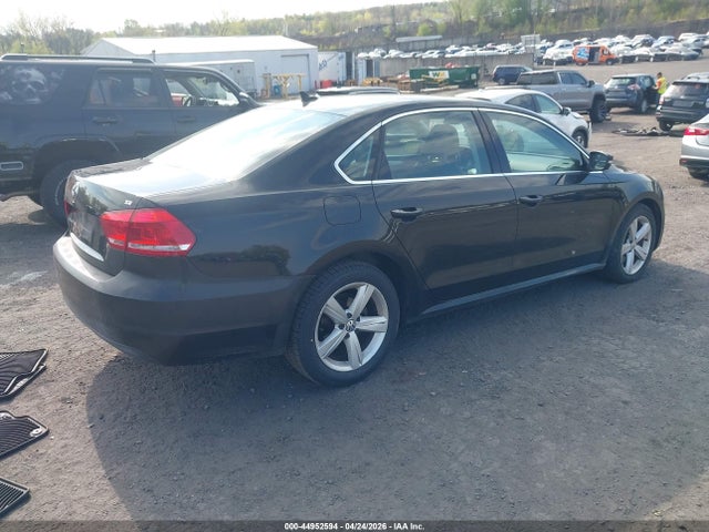 2013 Volkswagen Passat 2.5l Se მანქანა იყიდება აუქციონზე, vin: 1VWBP7A3XDC150012, აუქციონის ნომერი: 44952594