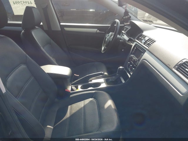 2013 Volkswagen Passat 2.5l Se მანქანა იყიდება აუქციონზე, vin: 1VWBP7A3XDC150012, აუქციონის ნომერი: 44952594