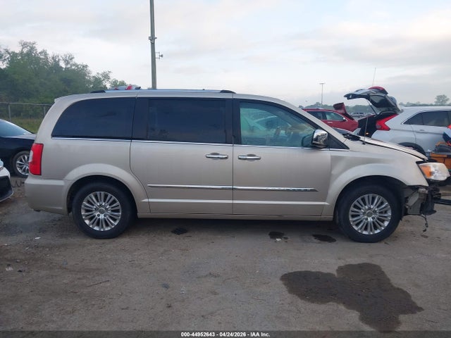 44952643 :رقم المزاد ، 2C4RC1GGXDR665281 vin ، 2013 Chrysler Town & Country Limited مزاد بيع