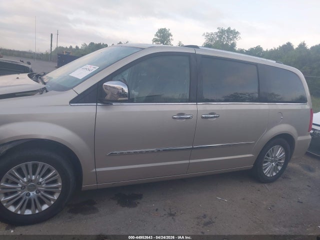 44952643 :رقم المزاد ، 2C4RC1GGXDR665281 vin ، 2013 Chrysler Town & Country Limited مزاد بيع
