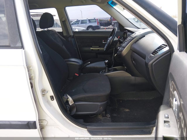 44952690 :رقم المزاد ، KNDJT2A68D7545273 vin ، 2013 Kia Soul + مزاد بيع
