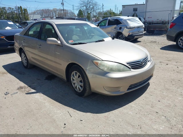 2005 Toyota Camry Le მანქანა იყიდება აუქციონზე, vin: 4T1BE32K15U567730, აუქციონის ნომერი: 44952701