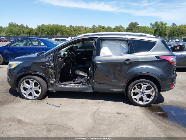 44952733 :رقم المزاد ، 1FMCU9J95HUF01677 vin ، 2017 Ford Escape Titanium مزاد بيع