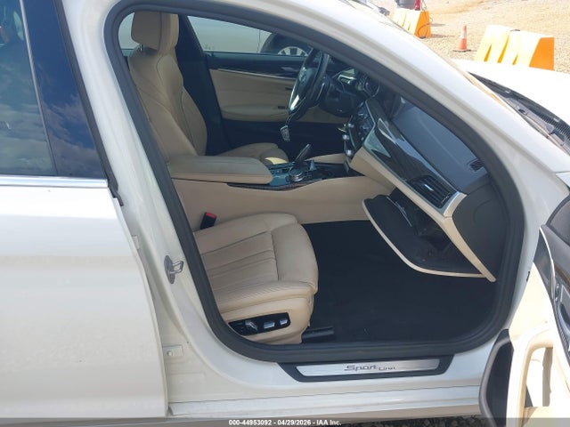 2019 Bmw 530i მანქანა იყიდება აუქციონზე, vin: WBAJA5C55KWW09717, აუქციონის ნომერი: 44953092
