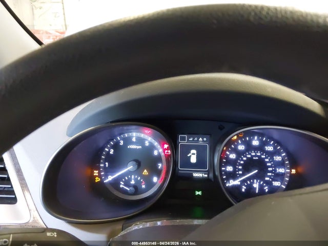 KM8SMDHF5HU212423 Hyundai Santa Fe Se