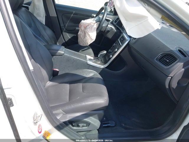 44953175 :رقم المزاد ، YV140MFB2F1309841 vin ، 2015 Volvo S60 T5 Premier مزاد بيع
