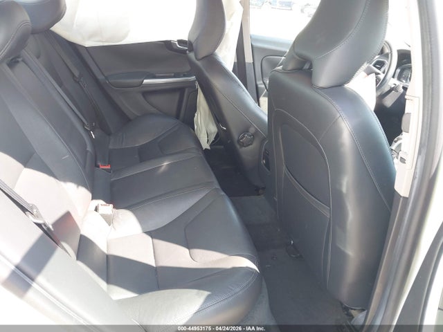 44953175 :رقم المزاد ، YV140MFB2F1309841 vin ، 2015 Volvo S60 T5 Premier مزاد بيع