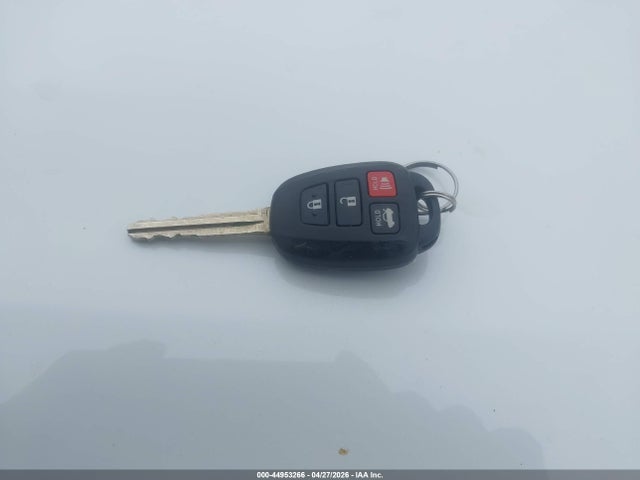 Продажа на аукционе авто 2018 Toyota Corolla Le, vin: 2T1BURHE6JC095673, номер лота: 44953266