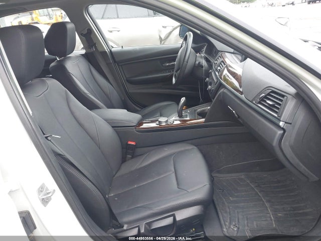 2015 Bmw 320i Xdrive მანქანა იყიდება აუქციონზე, vin: WBA3C3G59FNT51649, აუქციონის ნომერი: 44953556