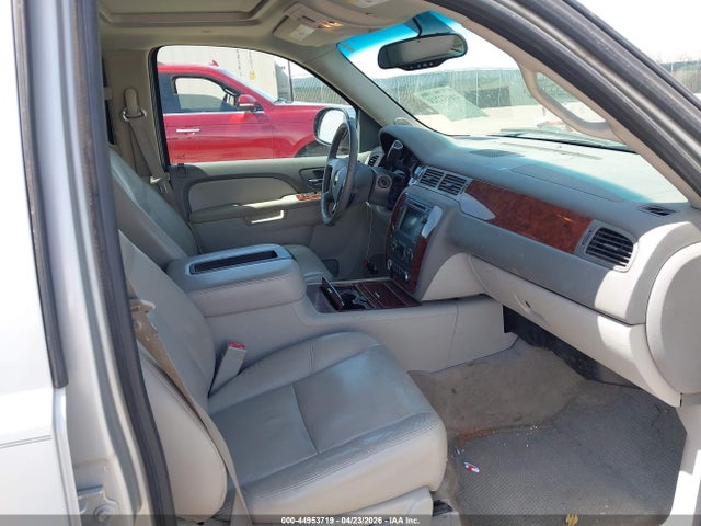 2011 Chevrolet Suburban 1500 Ltz მანქანა იყიდება აუქციონზე, vin: 1GNSKKE31BR259250, აუქციონის ნომერი: 44953719