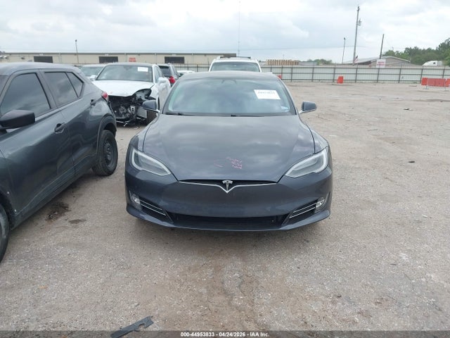 2018 Tesla Model S 100d/75d/p100d მანქანა იყიდება აუქციონზე, vin: 5YJSA1E27JF272151, აუქციონის ნომერი: 44953833