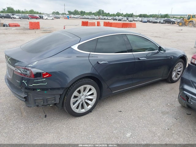 2018 Tesla Model S 100d/75d/p100d მანქანა იყიდება აუქციონზე, vin: 5YJSA1E27JF272151, აუქციონის ნომერი: 44953833