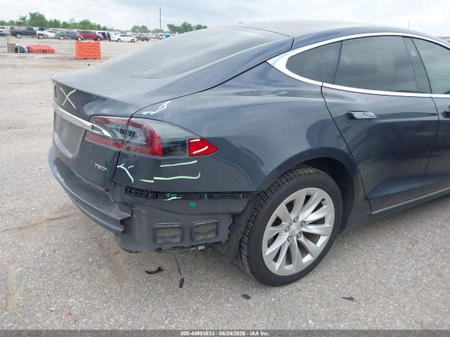 2018 Tesla Model S 100d/75d/p100d მანქანა იყიდება აუქციონზე, vin: 5YJSA1E27JF272151, აუქციონის ნომერი: 44953833