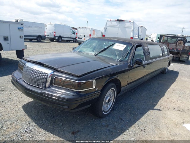 44953929 :رقم المزاد ، 1LNLM81W1TY661198 vin ، 1996 Lincoln Town Car Executive مزاد بيع