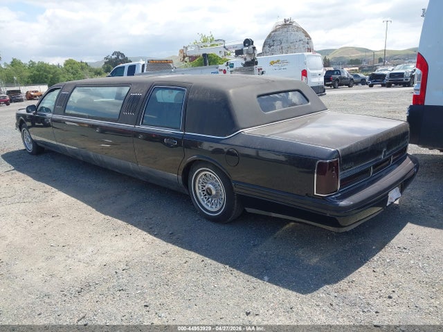 44953929 :رقم المزاد ، 1LNLM81W1TY661198 vin ، 1996 Lincoln Town Car Executive مزاد بيع