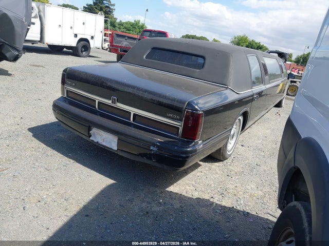 44953929 :رقم المزاد ، 1LNLM81W1TY661198 vin ، 1996 Lincoln Town Car Executive مزاد بيع