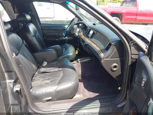 44953929 :رقم المزاد ، 1LNLM81W1TY661198 vin ، 1996 Lincoln Town Car Executive مزاد بيع
