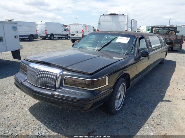 44953929 :رقم المزاد ، 1LNLM81W1TY661198 vin ، 1996 Lincoln Town Car Executive مزاد بيع