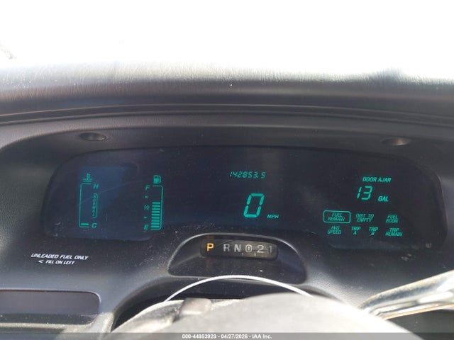 44953929 :رقم المزاد ، 1LNLM81W1TY661198 vin ، 1996 Lincoln Town Car Executive مزاد بيع