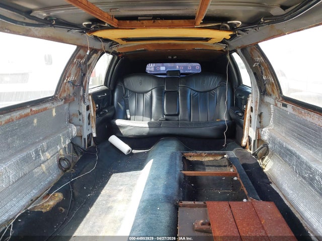 44953929 :رقم المزاد ، 1LNLM81W1TY661198 vin ، 1996 Lincoln Town Car Executive مزاد بيع